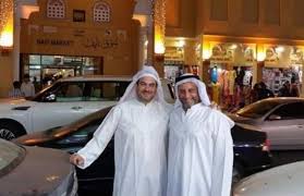 إسرائيلي يتجول بثوب بدبي1