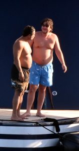 أمير سعودي على ظهر يخت مع فتيات شبه عاريات!2