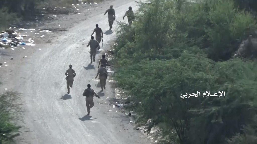 شاهد.. هروب جماعي للجنود السعوديين أثناء إقتحام الحوثيين مواقعهم في جيزان  (صور+فيديو) – متابعات